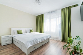 Tania Grand Apart